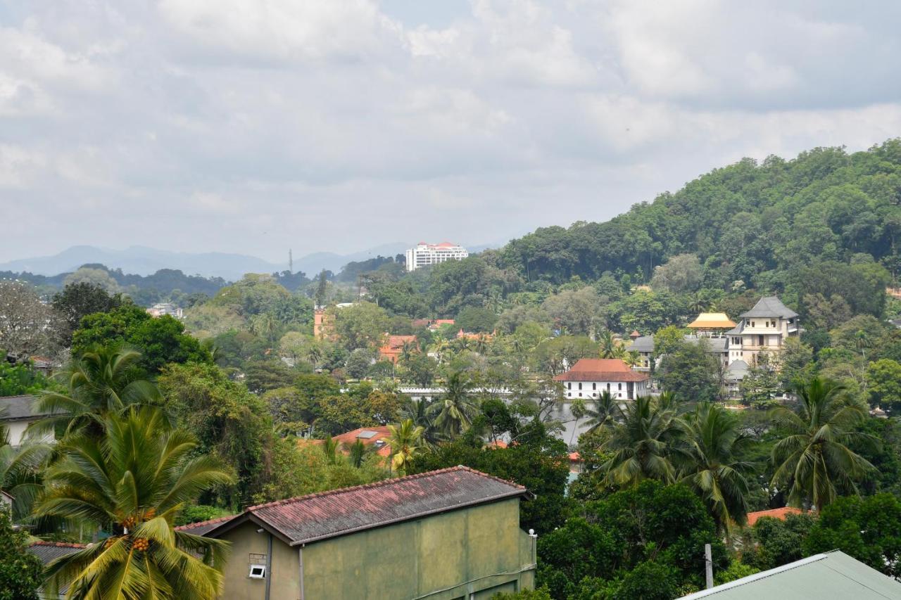 Expeditor Kandy Esterno foto